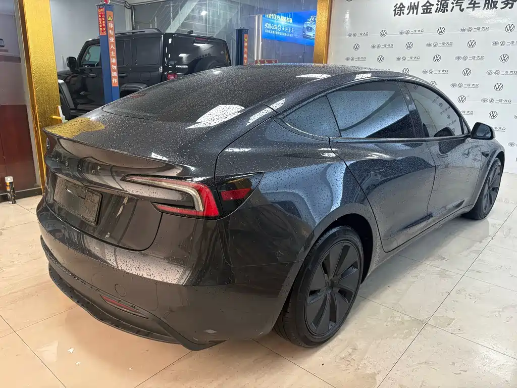 Tesla Model 3 — миниатюра 4