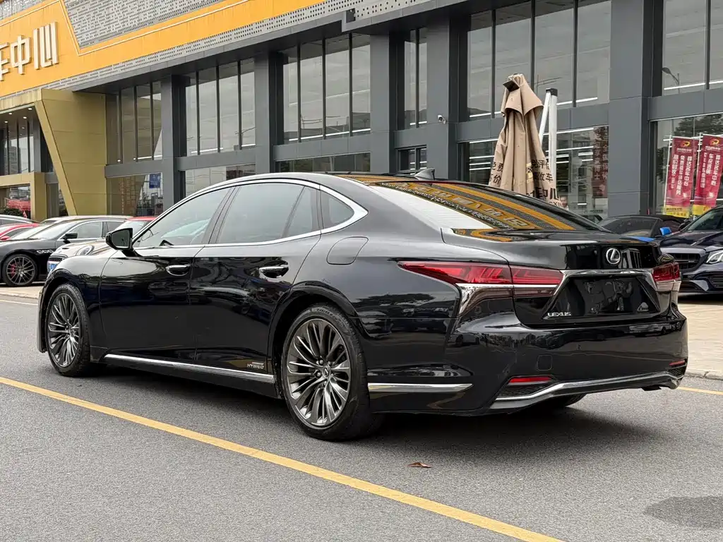 LEXUS LS