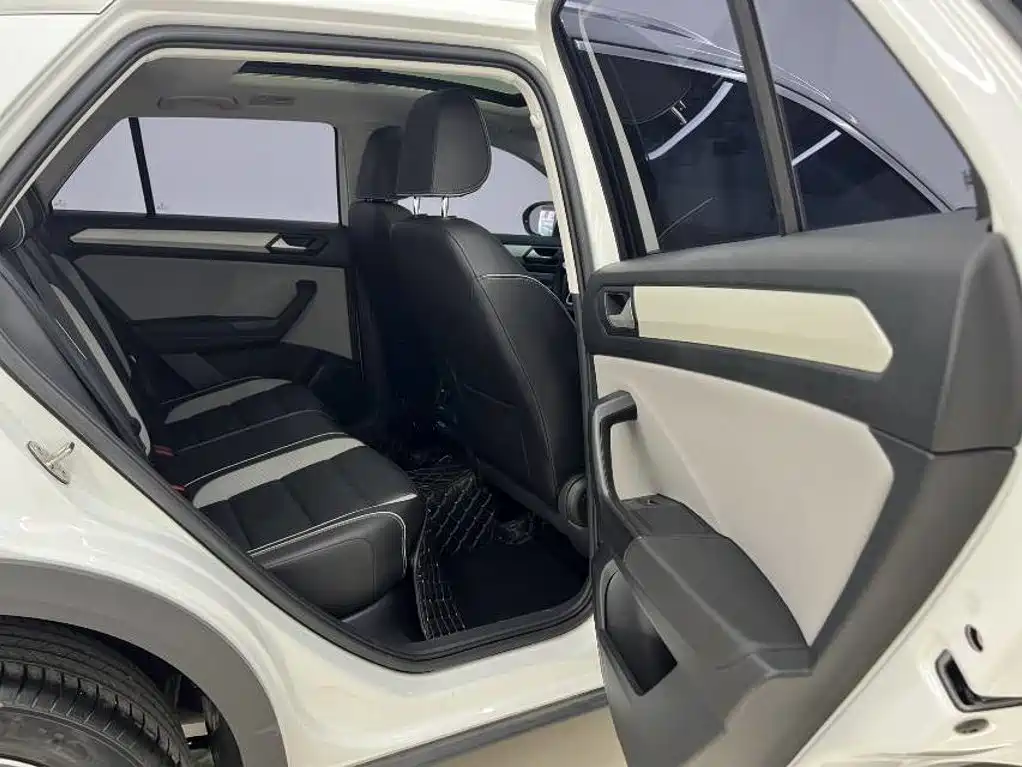 Volkswagen T-Roc — миниатюра 12