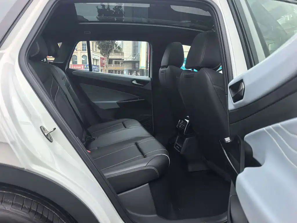 Volkswagen ID.4 X — миниатюра 4
