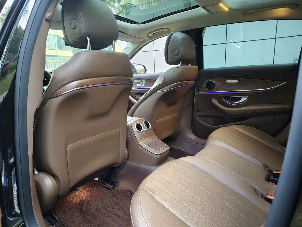 Mercedes-Benz E-Class — миниатюра 15