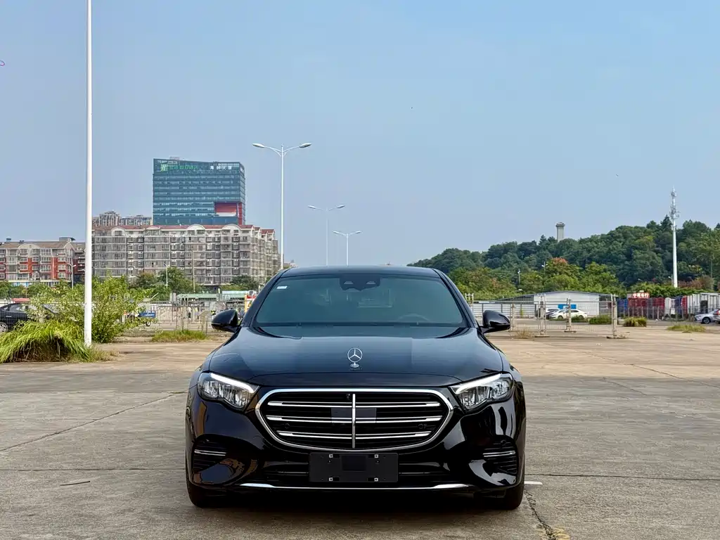Mercedes-Benz E-Class — миниатюра 2