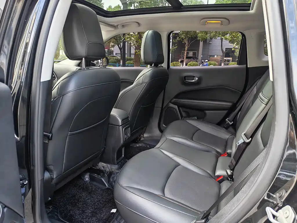 Jeep Compass — миниатюра 9