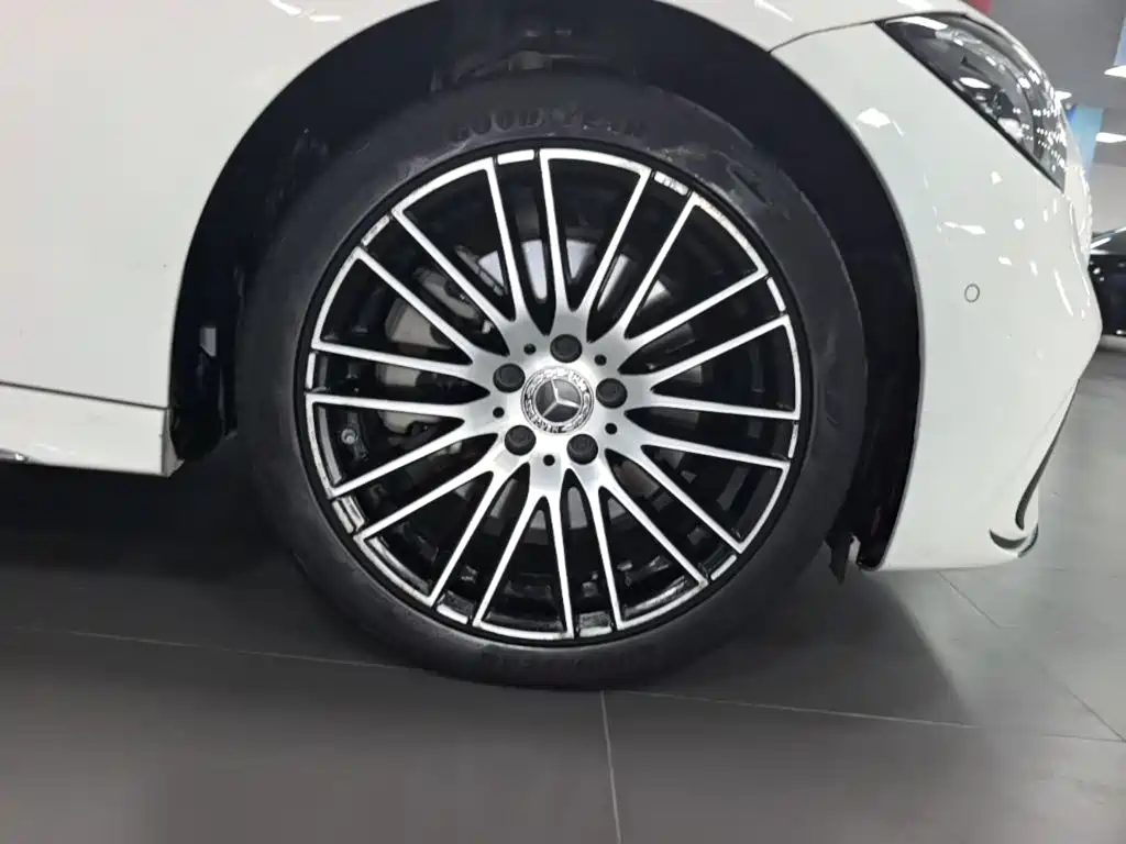 Mercedes-Benz C-Class — миниатюра 12