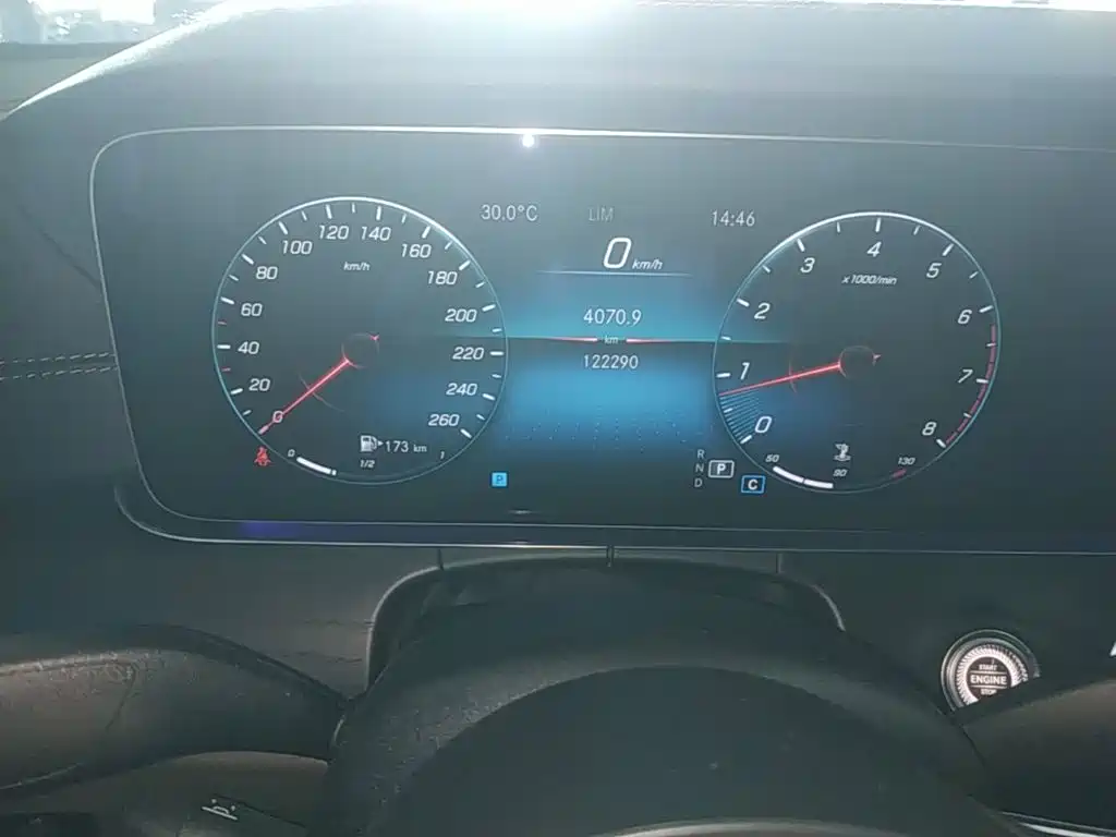 Mercedes-Benz E-Class — миниатюра 12