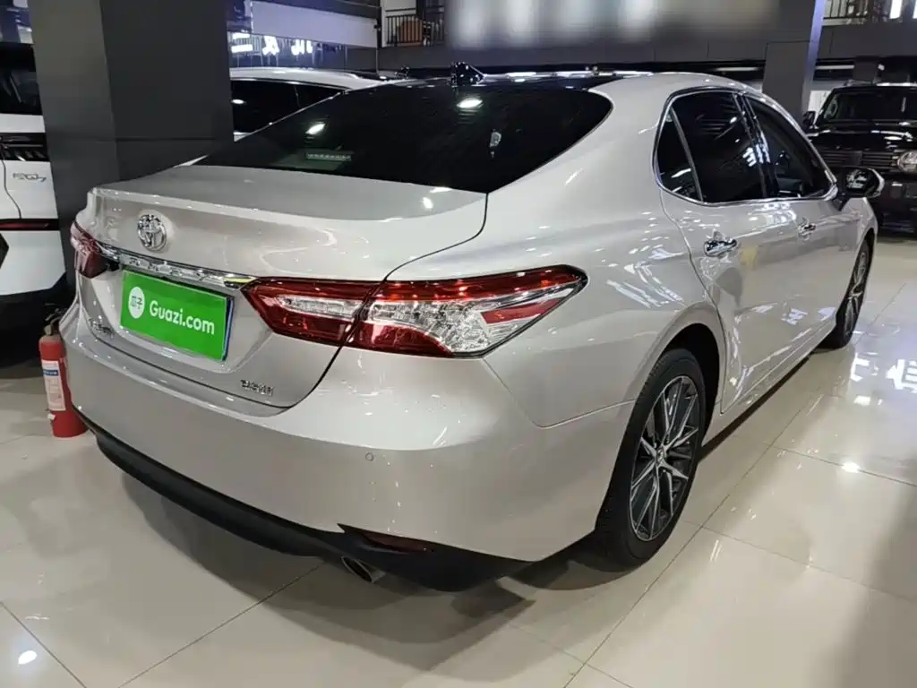Toyota Camry — миниатюра 7