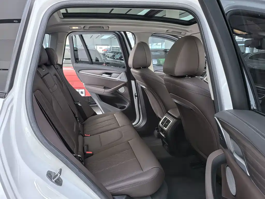 BMW X3 — миниатюра 11