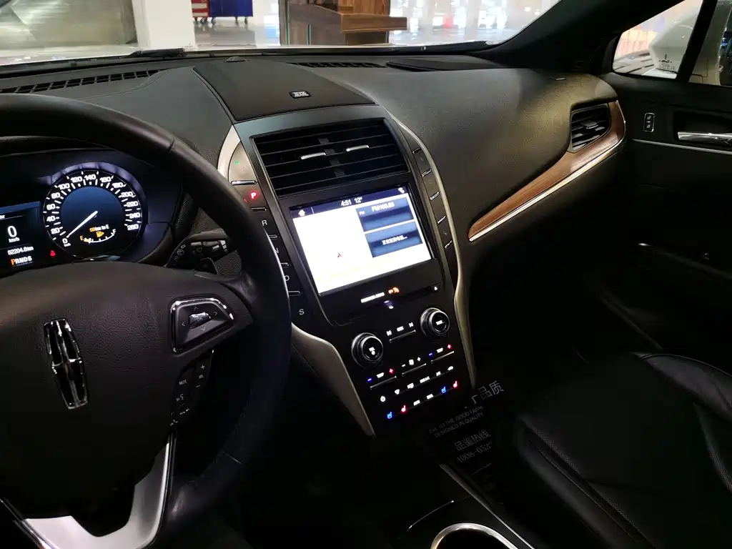 Lincoln MKC — миниатюра 8