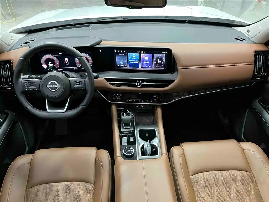 NISSAN EXPLORING THE LAND