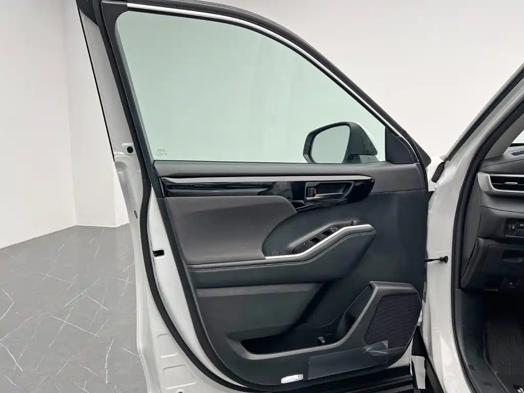 Toyota Highlander — миниатюра 14