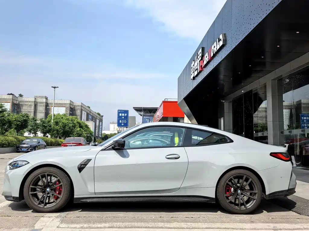 BMW M4 2024 M4