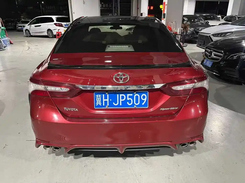 Toyota Camry - фото 2