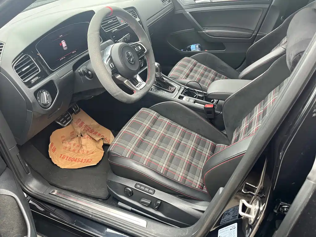 Volkswagen Golf GTI — миниатюра 7