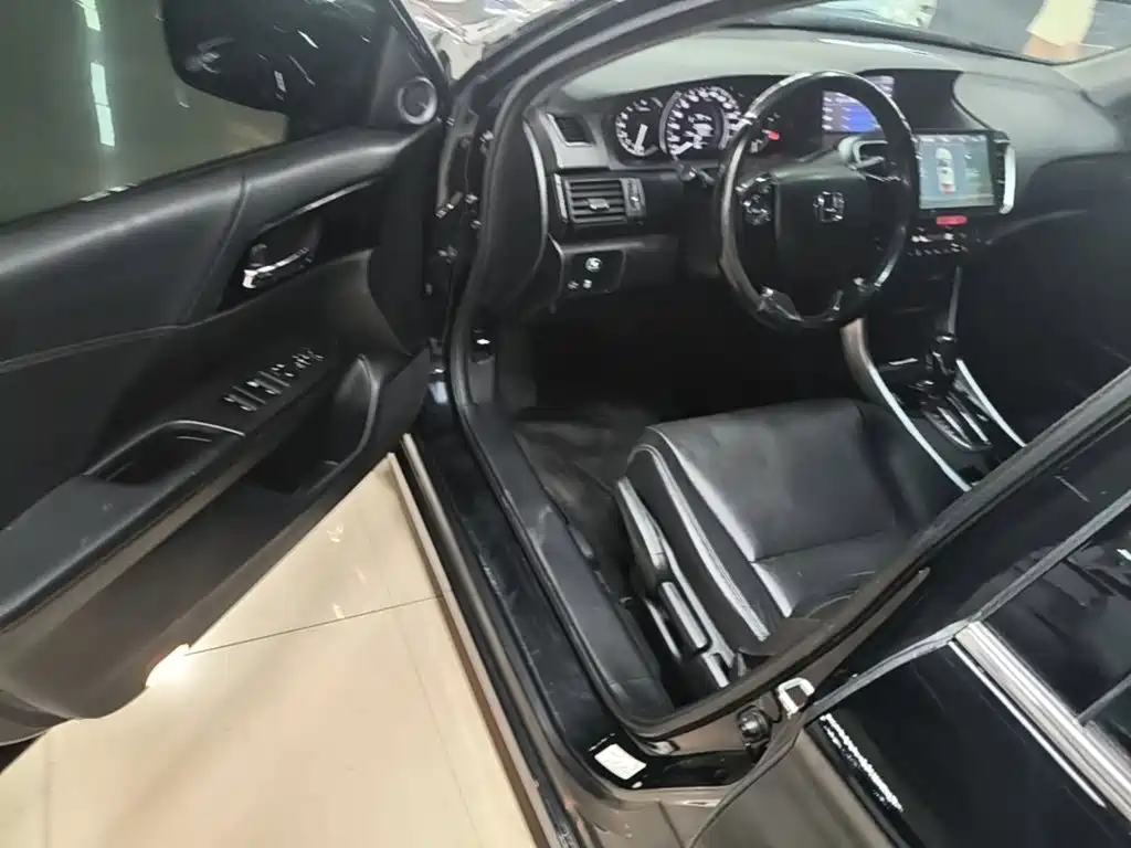 Honda Accord — миниатюра 16