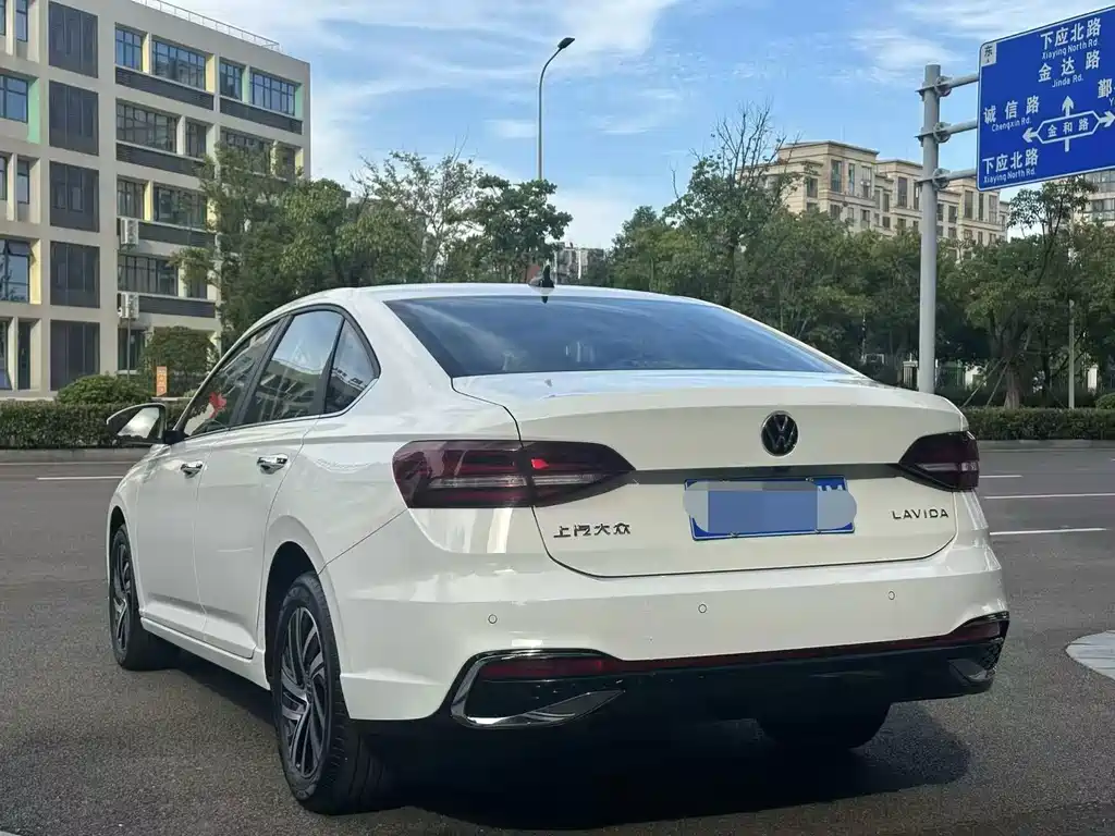 Volkswagen Lavida — миниатюра 6