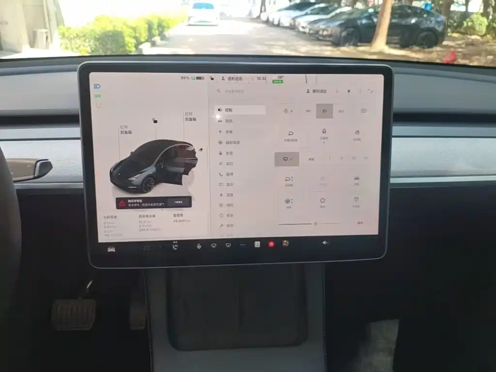 Tesla Model Y — миниатюра 13