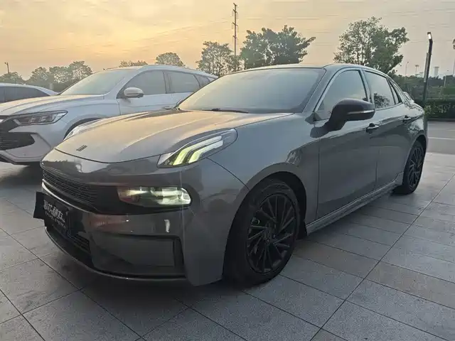 2021 Lynk & Co 03