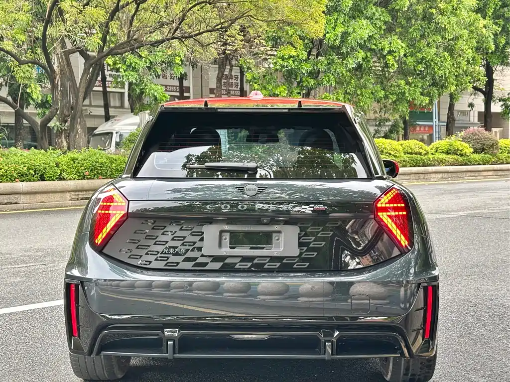MINI MINI JCW EV — миниатюра 7