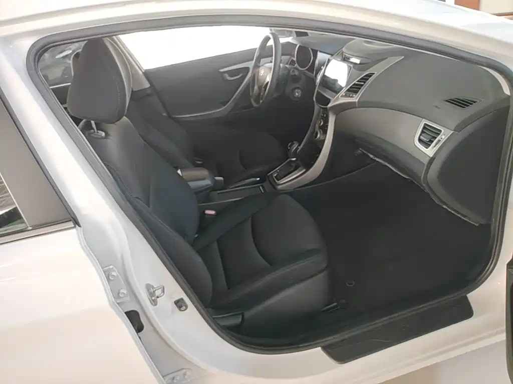 Hyundai Elantra Langdong — миниатюра 25