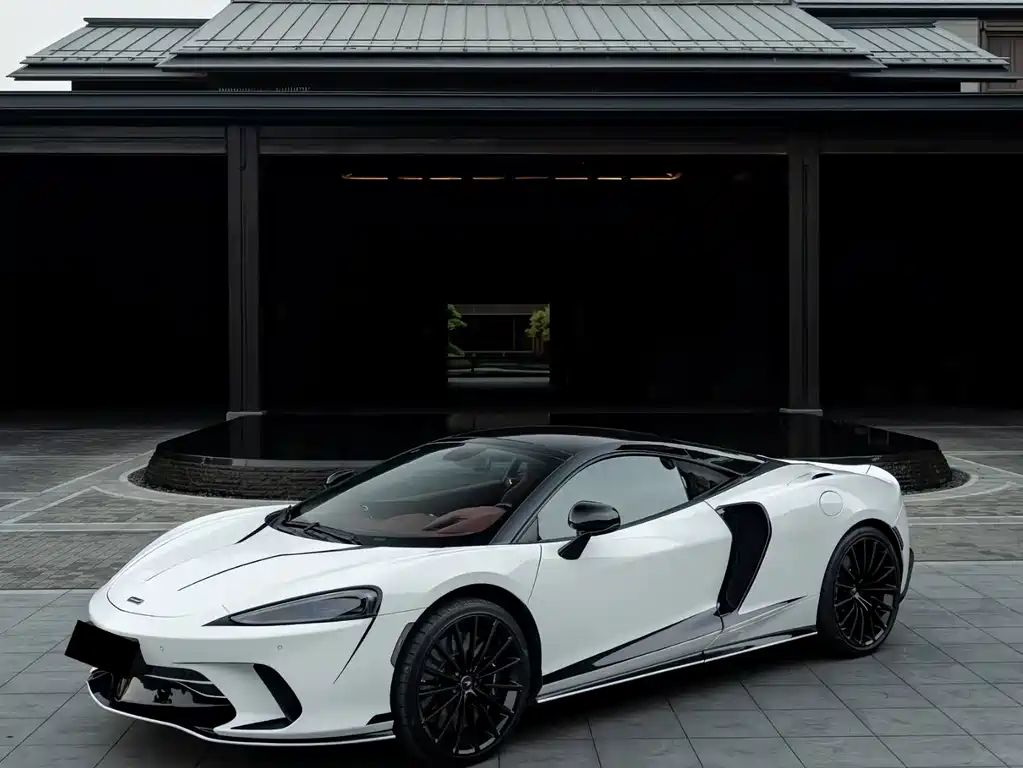 McLaren GT