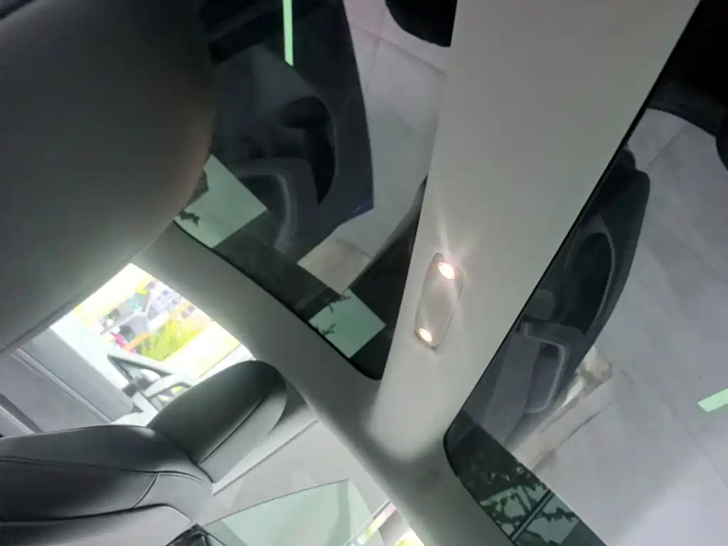 Tesla Model 3 — миниатюра 18