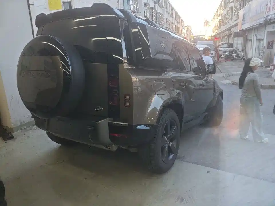 Land Rover Defender — миниатюра 3