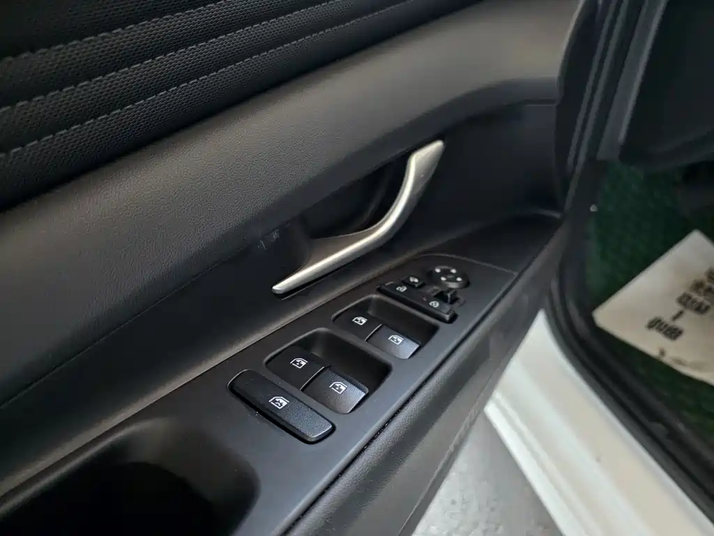 Hyundai Elantra — миниатюра 5