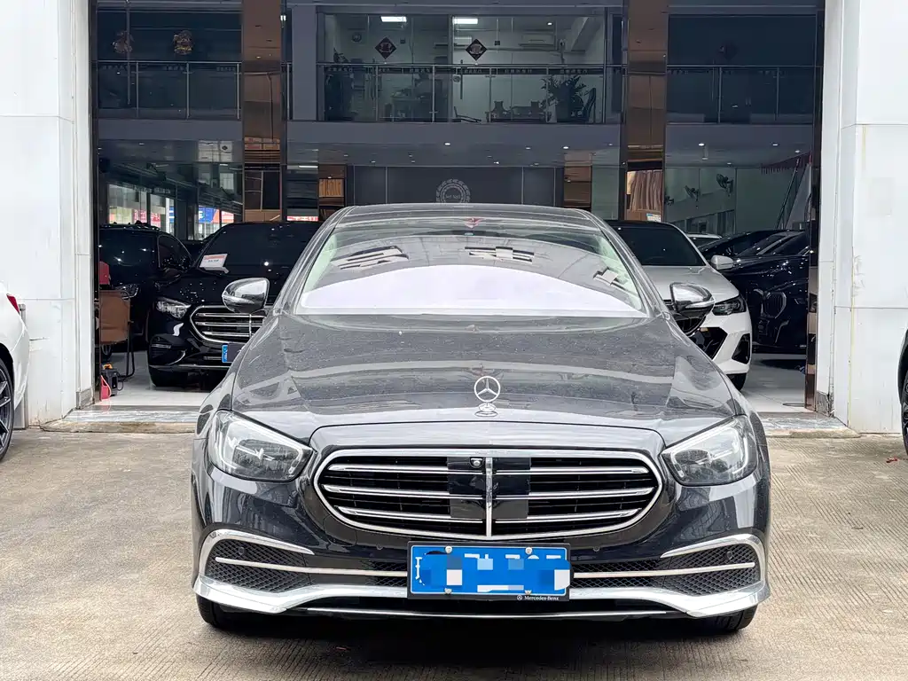Mercedes-Benz E-Class — миниатюра 2