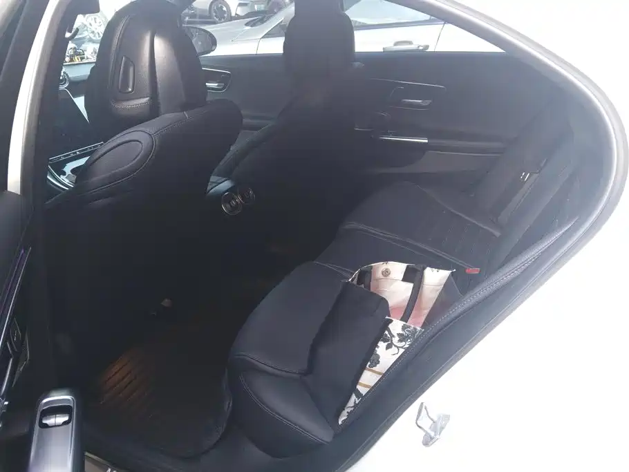 Mercedes-Benz C-Class — миниатюра 11