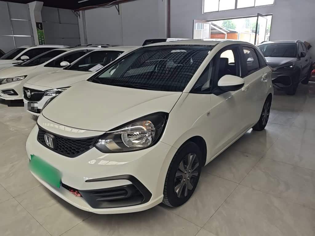 Honda Fit 1.5 л 2023 г. Белый, пробег 29400 км