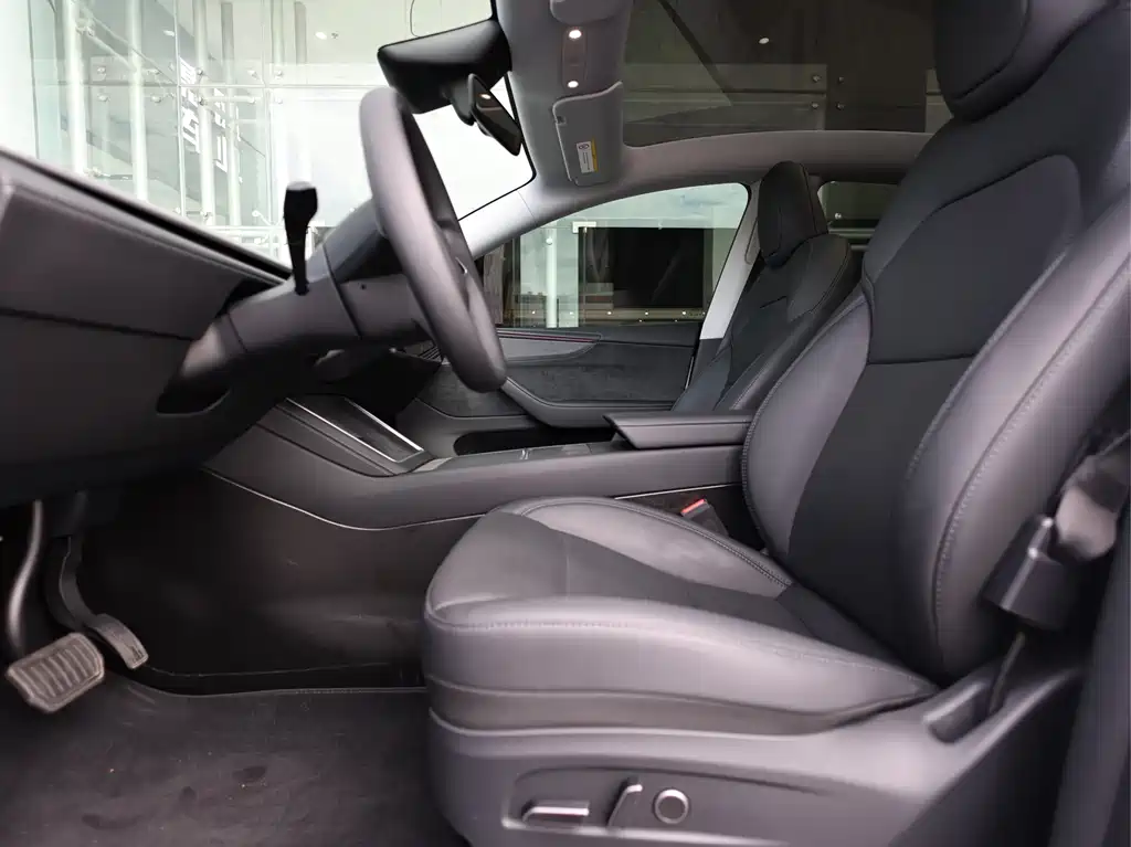 Tesla Model Y — миниатюра 13