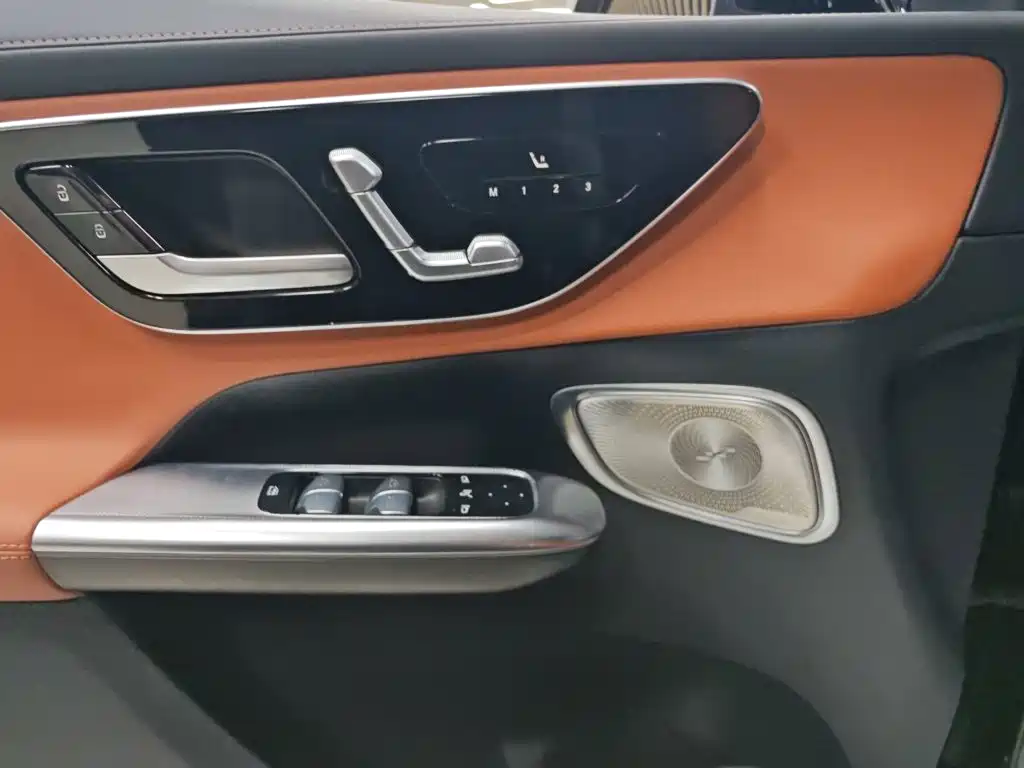 Mercedes-Benz GLC — миниатюра 10