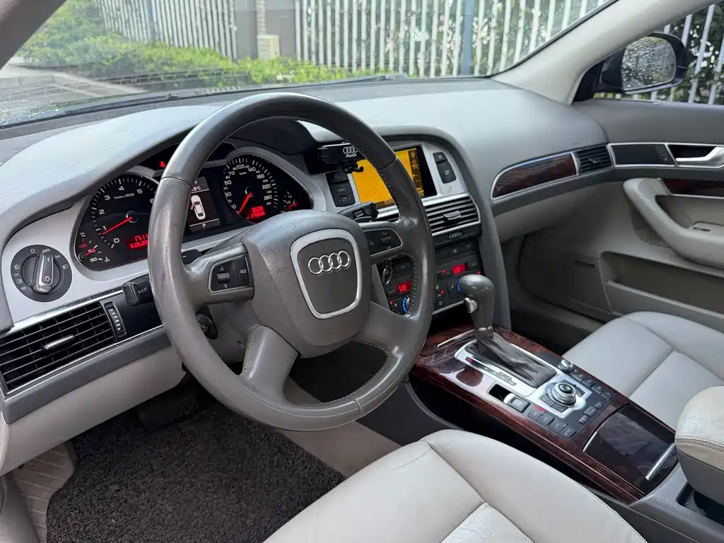 Audi A6L 2010 2.8 FSI Luxury