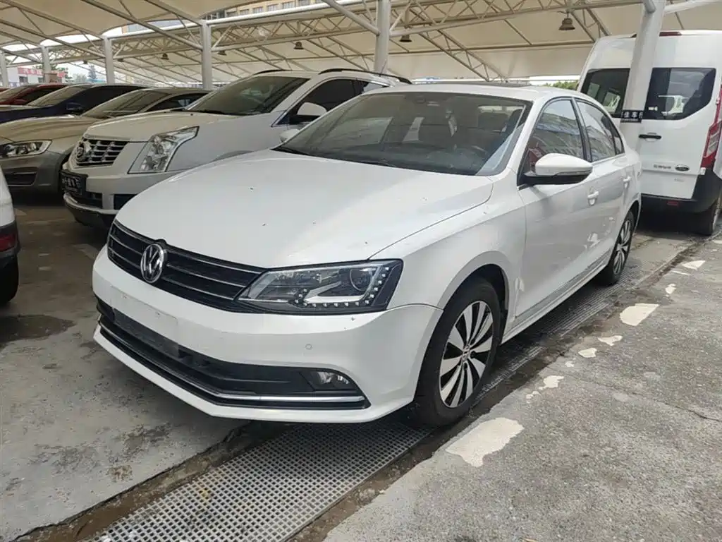 Volkswagen Sagitar 2015