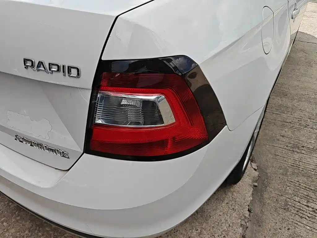 Skoda Rapid — миниатюра 8
