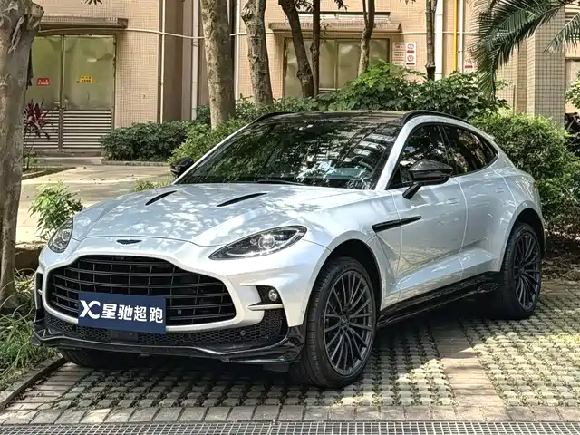 Aston Martin DBX 2023 4.0 T V 8 707 — фото 1