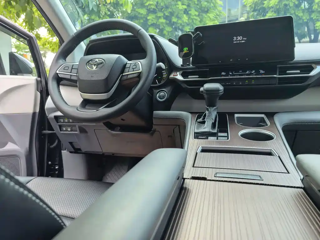 Toyota Sienna — миниатюра 18