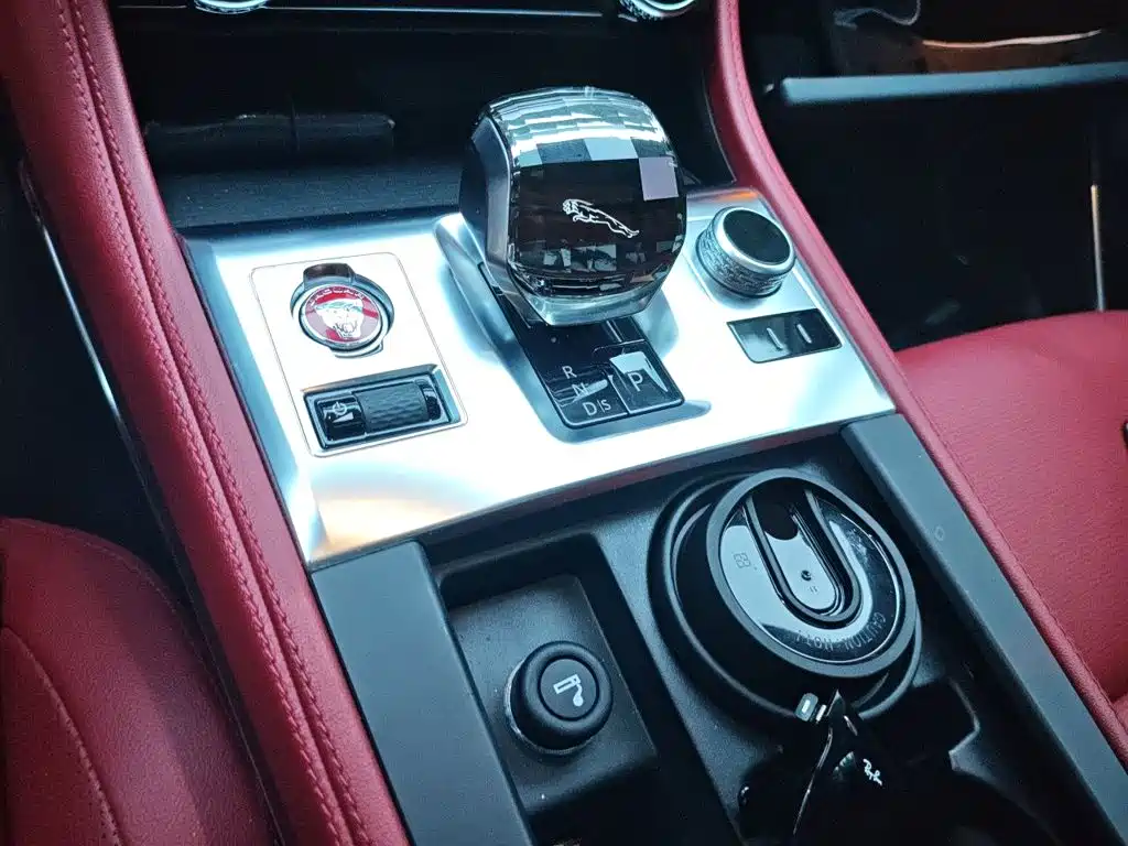 Jaguar F-PACE — миниатюра 10