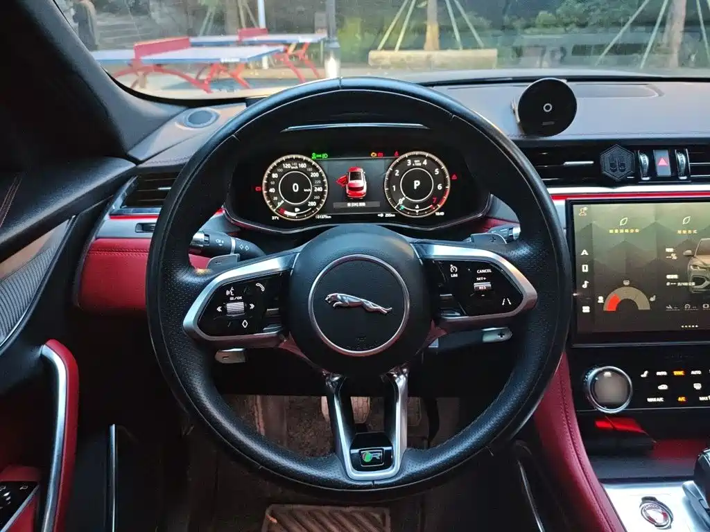 Jaguar F-PACE — миниатюра 6
