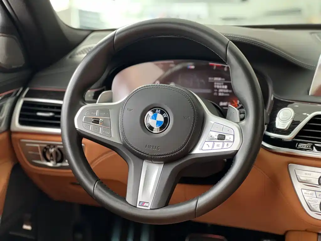 BMW 7 Series — миниатюра 7