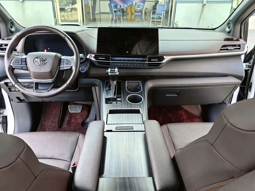Toyota Sienna — миниатюра 5