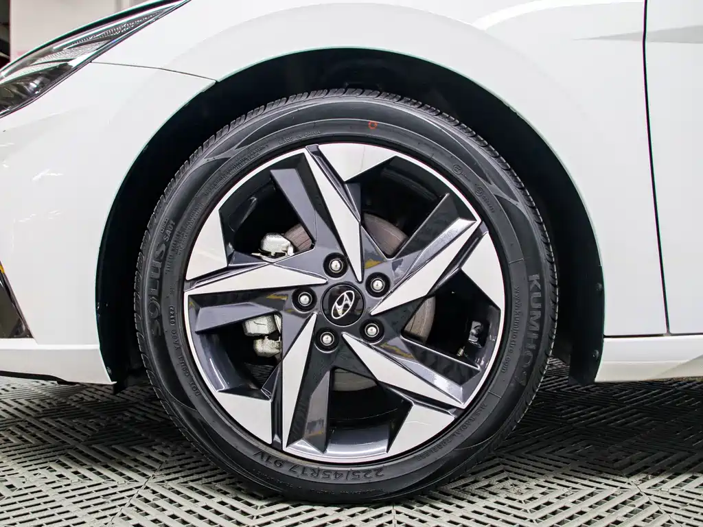 Hyundai Elantra — миниатюра 17
