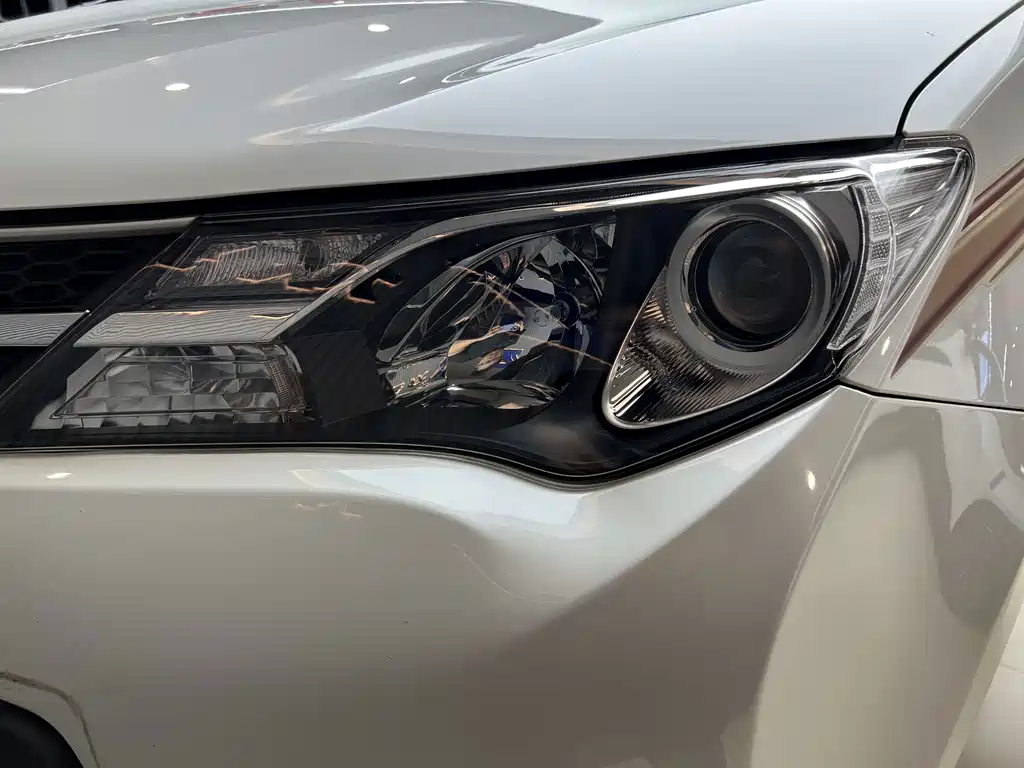 Toyota RAV4 — миниатюра 19