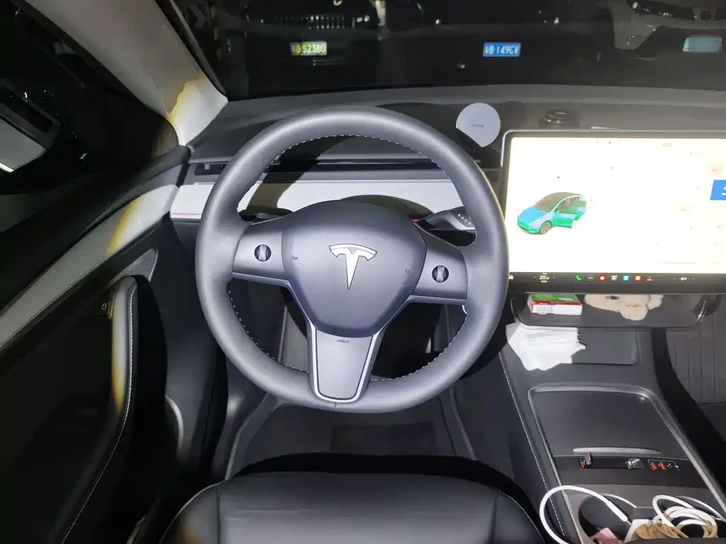 Tesla Model Y — миниатюра 6