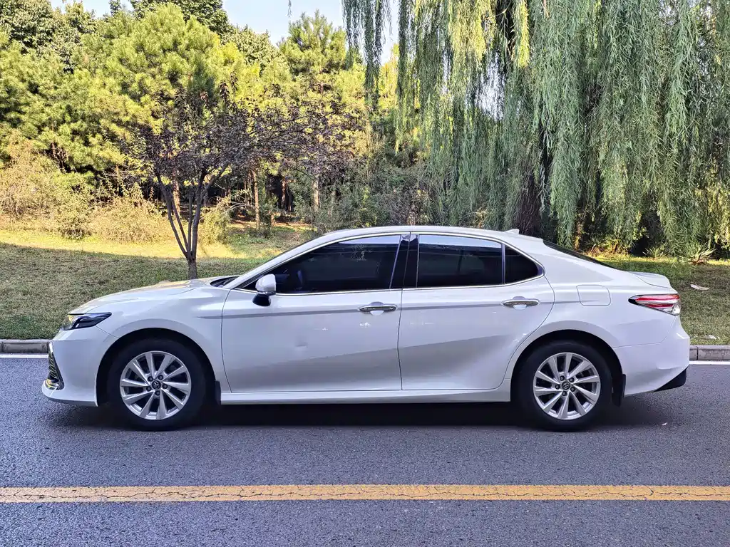 Toyota Camry — миниатюра 5
