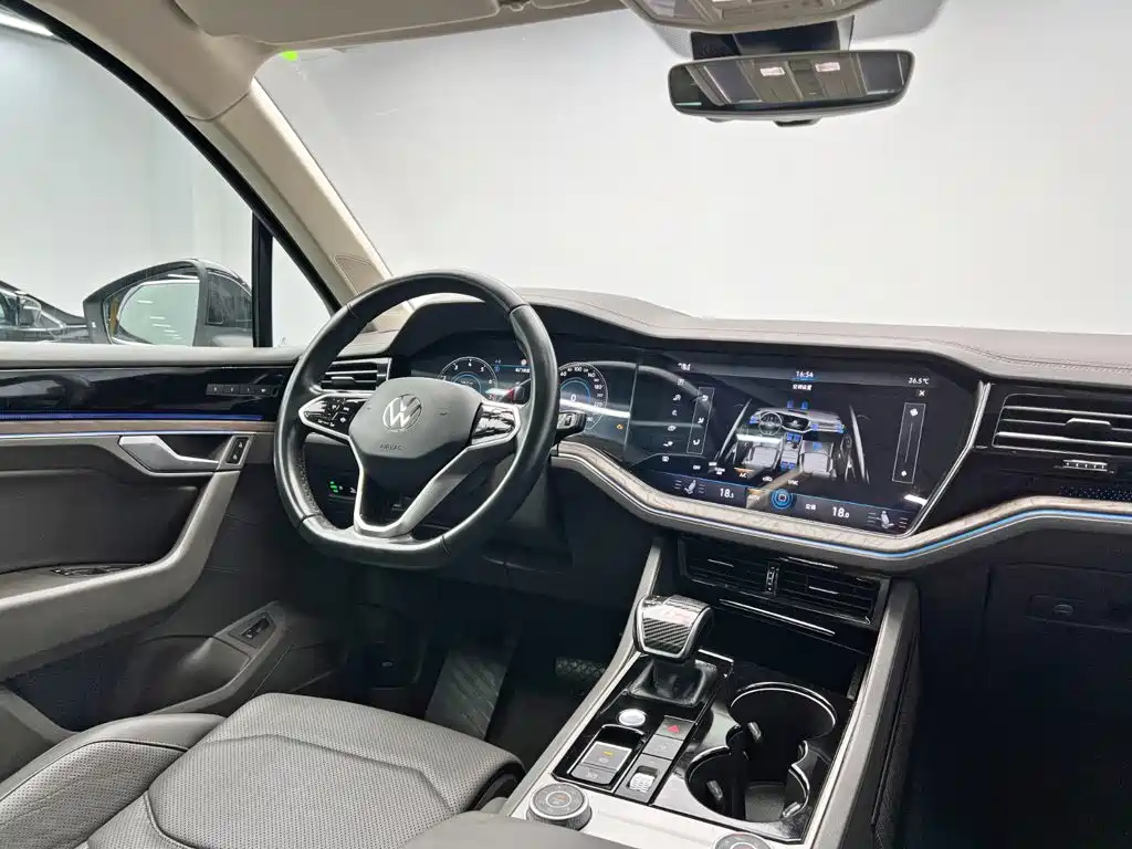 Volkswagen Touareg — миниатюра 24