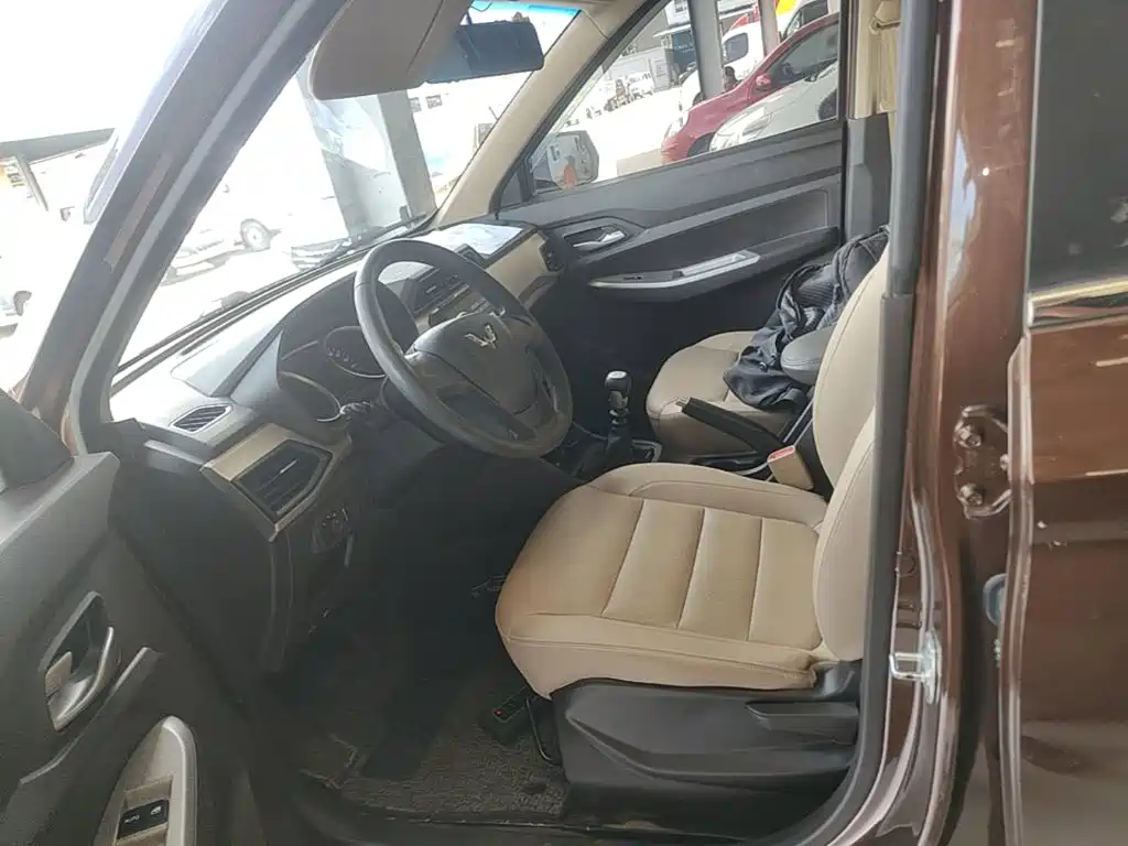 Wuling Hongguang — миниатюра 15