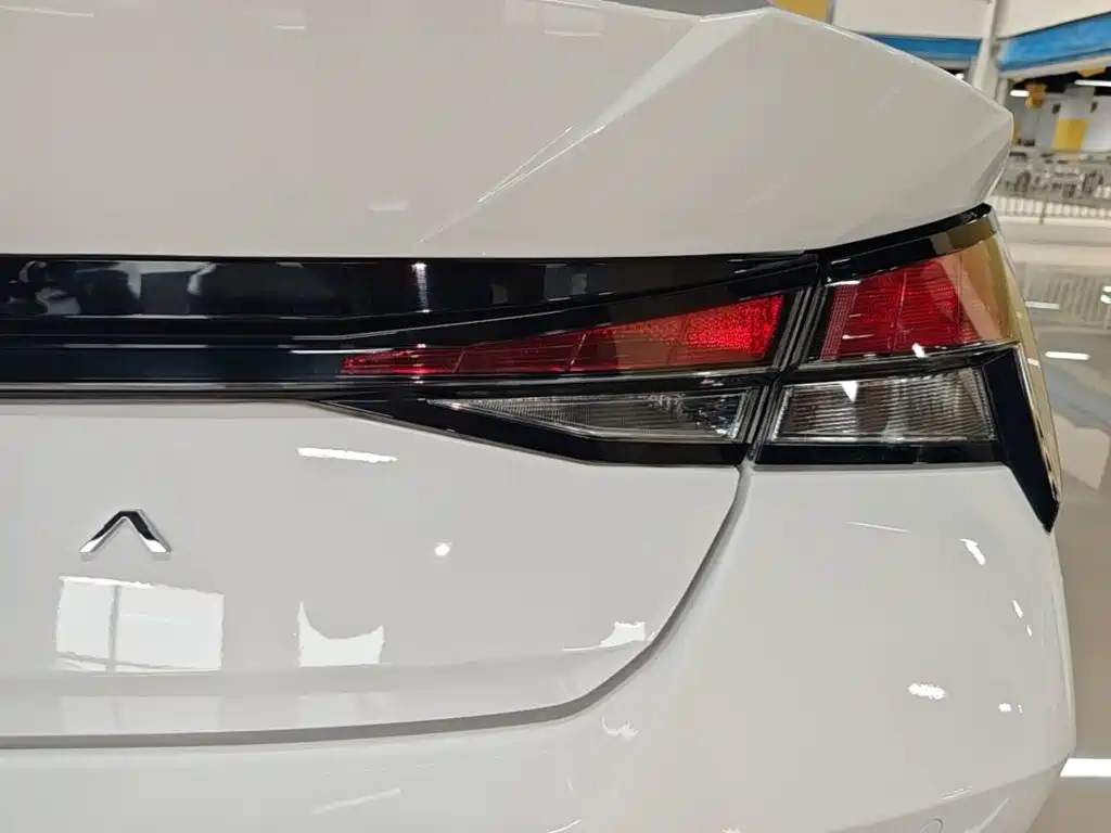 Hyundai Elantra — миниатюра 8
