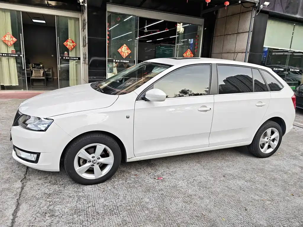 Skoda Rapid Spaceback — миниатюра 3
