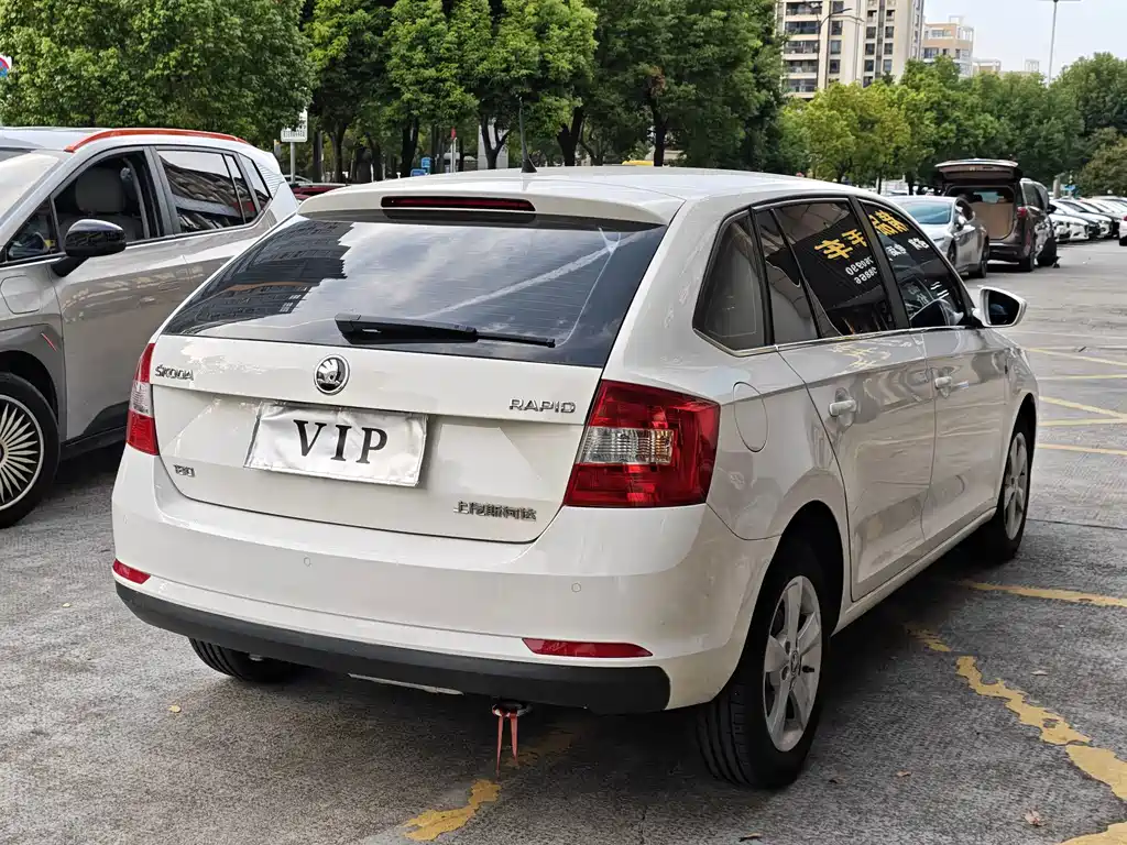 Skoda Rapid Spaceback — миниатюра 4